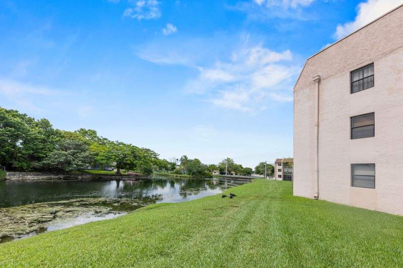 2 bedroom Condominium at 10442 Sunrise Lakes Boulevard #212, Sunrise Lakes 219 Condo, Sunrise — photo 2