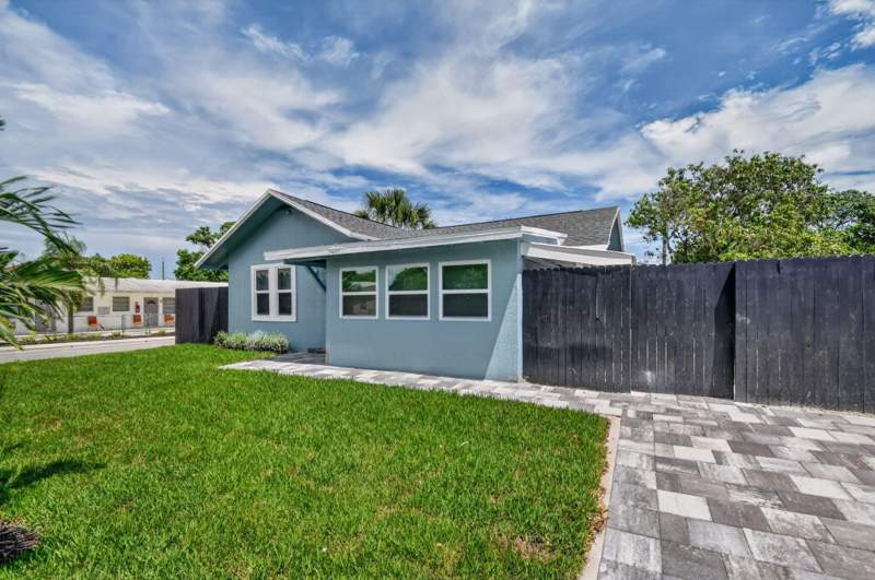 5 bedroom Single Family Residence at 1002 S B Street, Lake Worth, Lake Worth Beach — photo 5