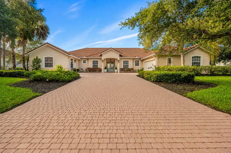 4 bedroom Single Family Residence at 1422 SW Osprey Cove, Country Club Estates Parcel 8 Phase 2, Port St. Lucie — photo 2
