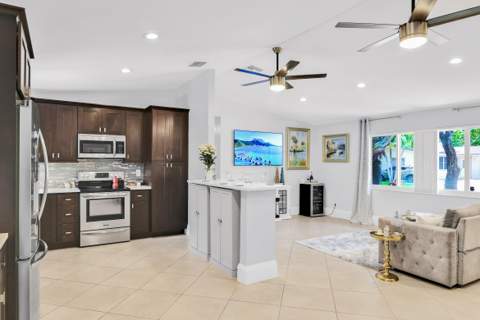432 SW Natura Avenue, Deerfield Beach FL - photo 6 of 58