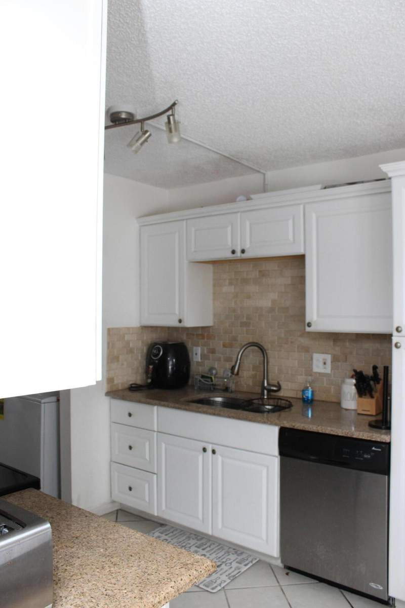2 bedroom Condominium at 3425 Via Poinciana #203, Barclay At Poinciana Place Condo, Lake Worth — photo 4