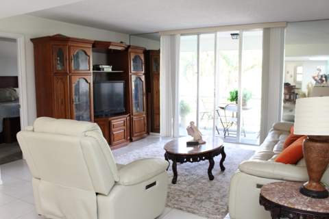 3425 Via Poinciana #203, Lake Worth FL - photo 8 of 21