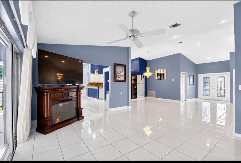 3 bedroom Single Family Residence at 8261 Lake Cypress Road, Cypress Woods 2, Lake Worth — photo 5