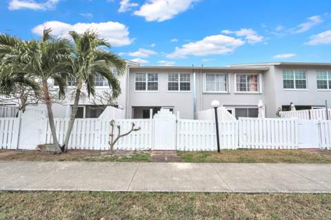 234 Foxtail Drive #E, Greenacres FL - photo 20 of 33