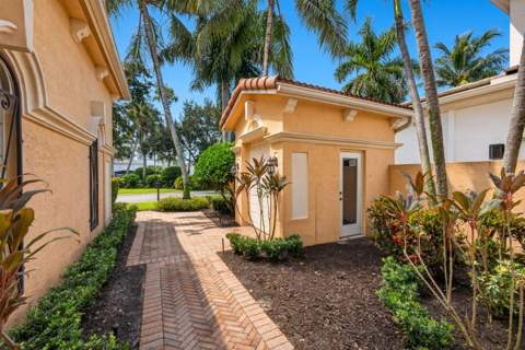 142 Viera Drive, Palm Beach Gardens FL - photo 14 of 156