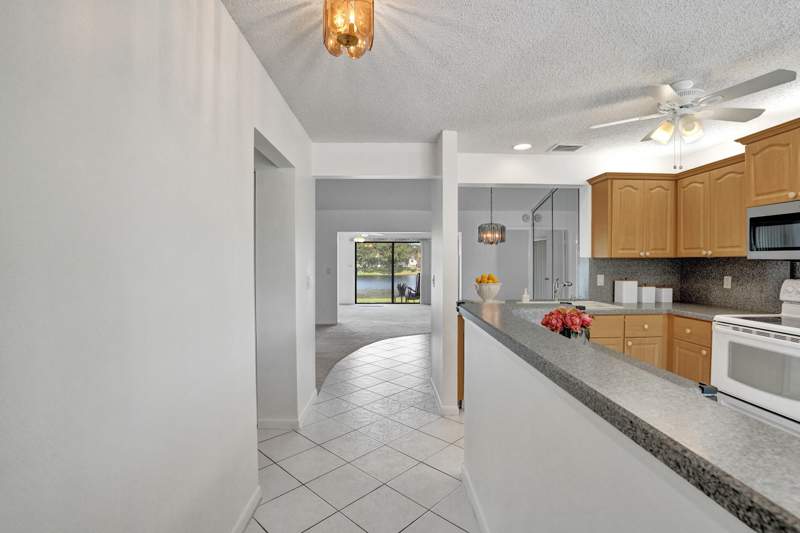 2 bedroom Single Family Residence at 2129 SW 17th Circle, Meadows Of Crystal Lake, Deerfield Beach — photo 4