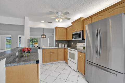 2129 SW 17th Circle, Deerfield Beach FL - photo 10 of 106