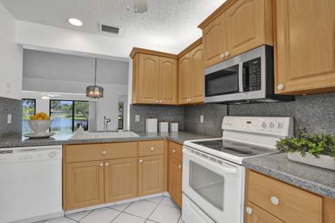 2129 SW 17th Circle, Deerfield Beach FL - photo 14 of 106