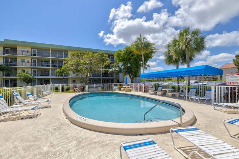 2 bedroom Condominium at 806 SE 7th Street #201, Hampton Gardens 2 Condo, Deerfield Beach — photo 2
