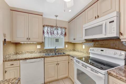 806 SE 7th Street #201, Deerfield Beach FL - photo 12 of 23