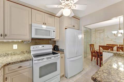 806 SE 7th Street #201, Deerfield Beach FL - photo 13 of 23