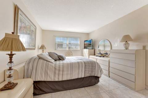 806 SE 7th Street #201, Deerfield Beach FL - photo 17 of 23