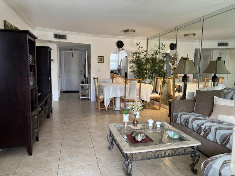 2 bedroom Condominium at 2721 N Pine Island Road #204, Sunrise Lakes 69 Condo, Sunrise — photo 4
