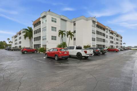 1516 S Lakeside Drive #408, Lake Worth Beach FL - photo 9 of 52