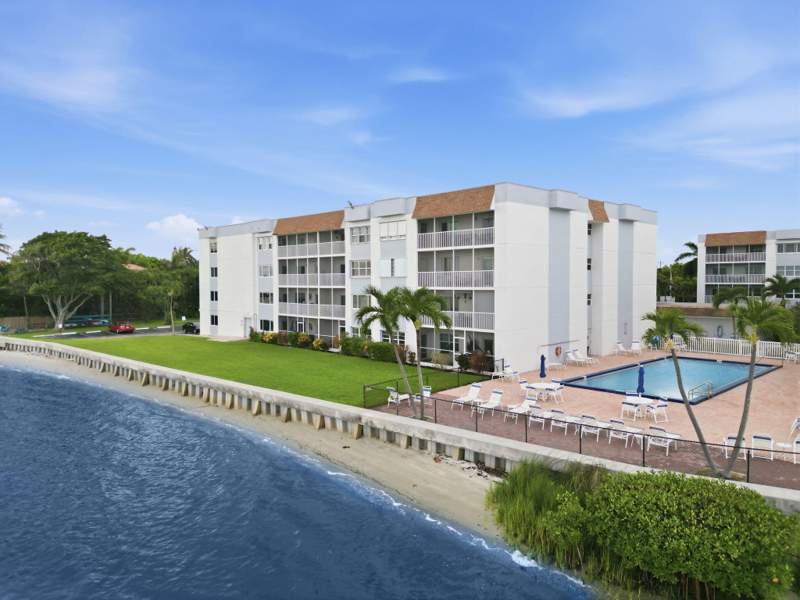 1 bedroom Condominium at 1516 S Lakeside Drive #408, Palm Lake 1 Condo, Lake Worth Beach — photo 5