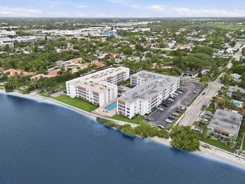 1 bedroom Condominium at 1516 S Lakeside Drive #408, Palm Lake 1 Condo, Lake Worth Beach — photo 3