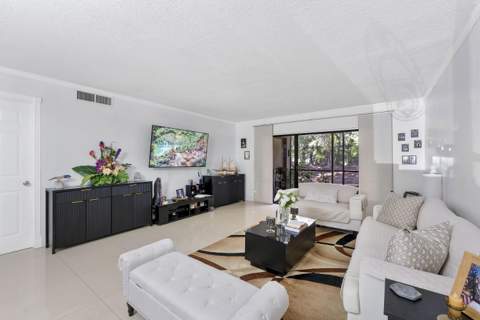 435 Lakeview Drive #104, Weston FL - photo 6 of 31