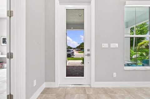 8015 Hobbes Way, Palm Beach Gardens FL - photo 7 of 43