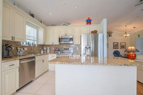 10394 Utopia Circle, Boynton Beach FL - photo 8 of 27