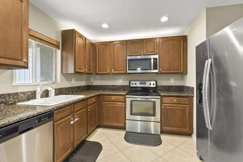 5963 Glasgow Way, Tamarac FL - photo 9 of 36