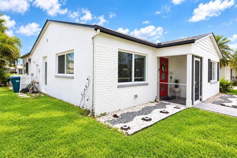 2 bedroom Single Family Residence at 8103 NW 58th Place, Mainlands Of Tamarac Lakes, Tamarac — photo 3