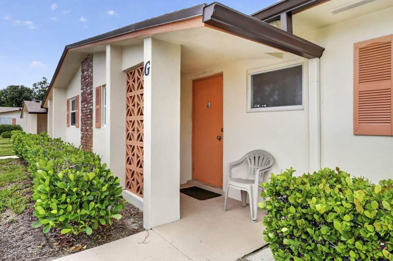 2 bedroom Villa at 2990 Crosley Drive #G, Cresthaven Villas Condo 18, West Palm Beach — photo 4