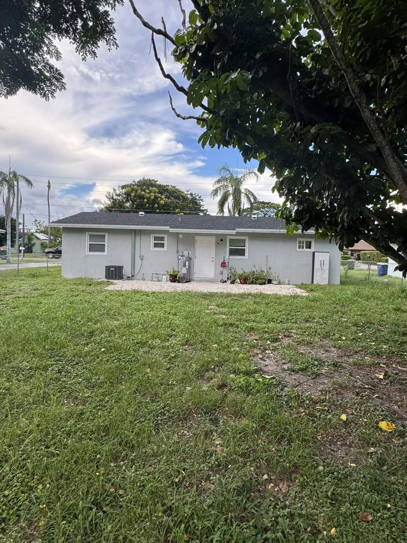 2 bedroom Single Family Residence at 2801 Avenue Q, DUKE SUBDIVISION, Fort Pierce — photo 2