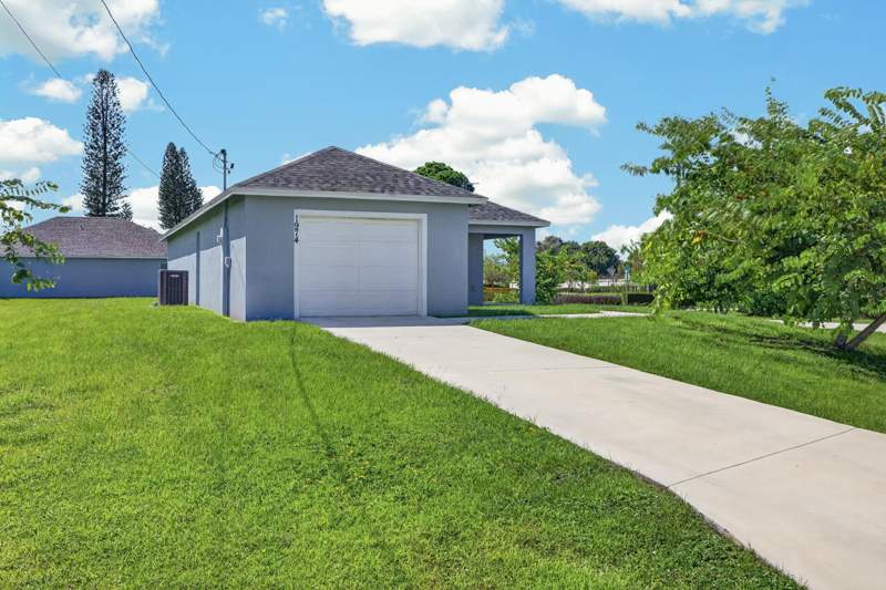 3 bedroom Single Family Residence at 1974 SE Gena Road, First Replat In South Port St Lucie Unit 4, Port St. Lucie — photo 2