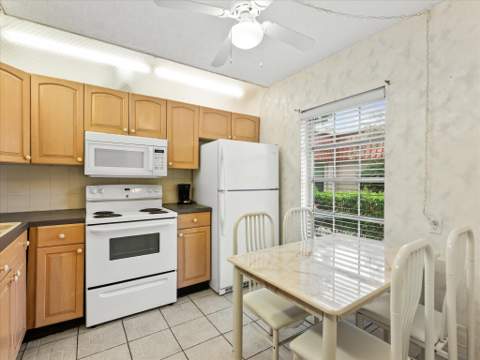 341 A Covered Bridge Boulevard, Lake Worth FL - photo 10 of 28