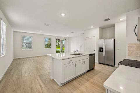 643 Salisbury Circle, Fort Pierce FL - photo 12 of 34