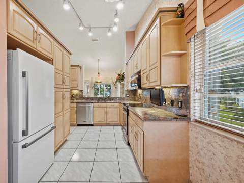 7881 Whispering Palms Drive #202, Boynton Beach FL - photo 10 of 34