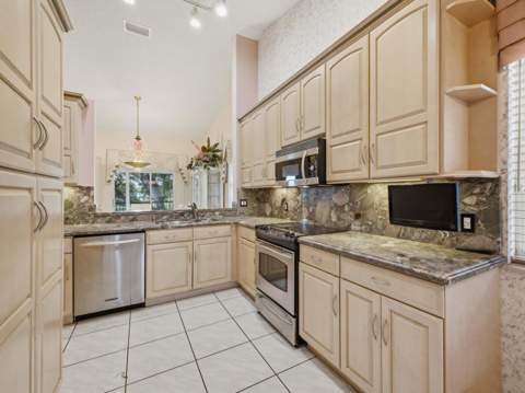 7881 Whispering Palms Drive #202, Boynton Beach FL - photo 8 of 34