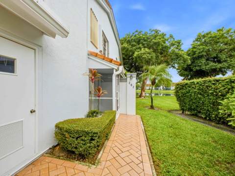 7881 Whispering Palms Drive #202, Boynton Beach FL - photo 7 of 34