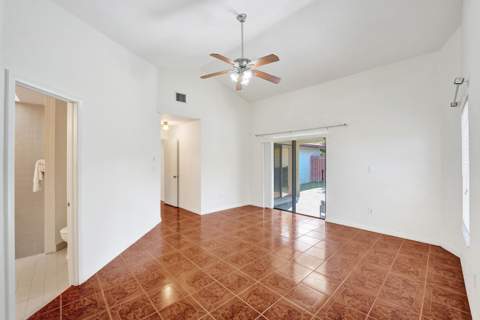11330 SW 8th Place, Pembroke Pines FL - photo 17 of 34