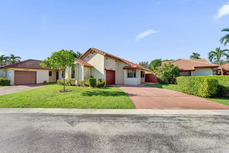 3 bedroom Single Family Residence at 11330 SW 8th Place, Pembroke Lakes South, Pembroke Pines — photo 3