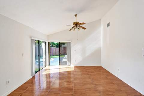 11330 SW 8th Place, Pembroke Pines FL - photo 7 of 34