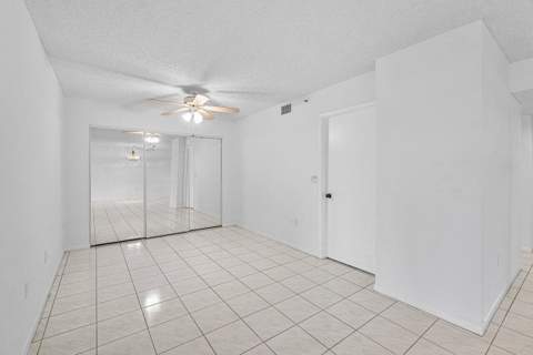 6112 Huntwick Terrace #102, Delray Beach FL - photo 11 of 56