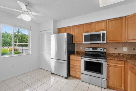 6112 Huntwick Terrace #102, Delray Beach FL - photo 13 of 56