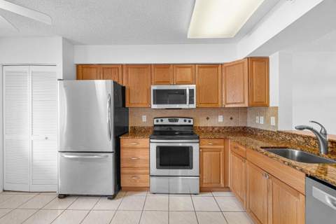 6112 Huntwick Terrace #102, Delray Beach FL - photo 14 of 56