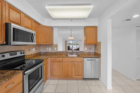 6112 Huntwick Terrace #102, Delray Beach FL - photo 16 of 56