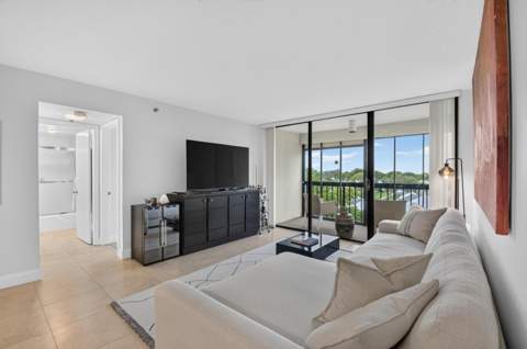 1863 Bridgewood Drive, Boca Raton FL - photo 8 of 64