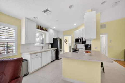 8522 SE Retreat Drive, Hobe Sound FL - photo 16 of 60