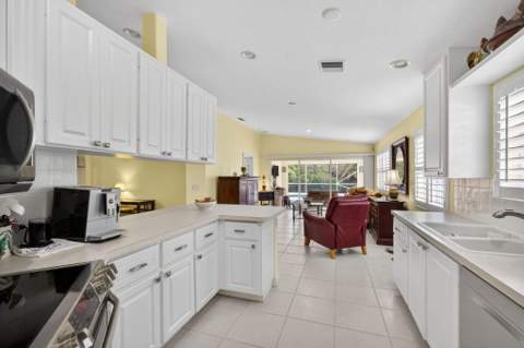 8522 SE Retreat Drive, Hobe Sound FL - photo 18 of 60