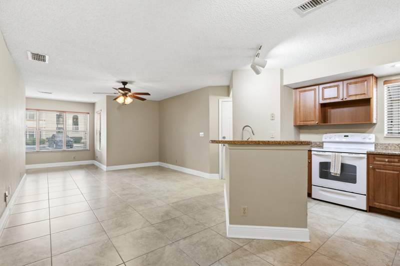 2 bedroom Condominium at 3350 Pinewalk Drive #1411, Coral Key Condo, Margate — photo 5