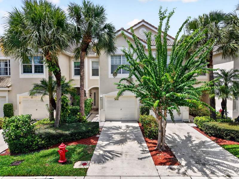 3 bedroom Townhouse at 1074 Woodfield Road, Pine Lake, Lake Worth — photo 2