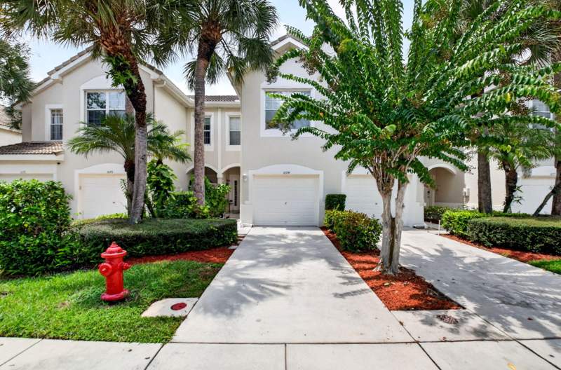 3 bedroom Townhouse at 1074 Woodfield Road, Pine Lake, Lake Worth — photo 3
