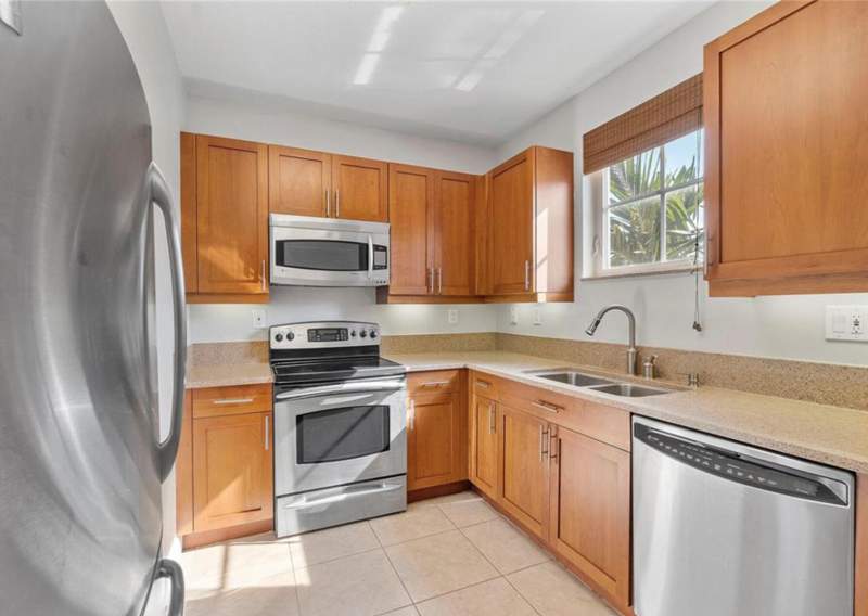 2 bedroom Townhouse at 400 SW 14th Avenue, Village At Sailboat Bend, Fort Lauderdale — photo 3