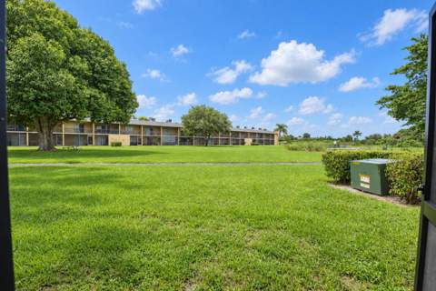 1604 Meadows Circle, Boynton Beach FL - photo 17 of 36
