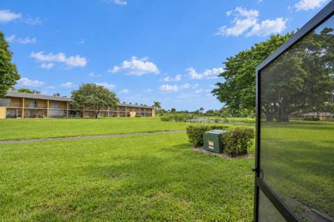 1604 Meadows Circle, Boynton Beach FL - photo 16 of 36