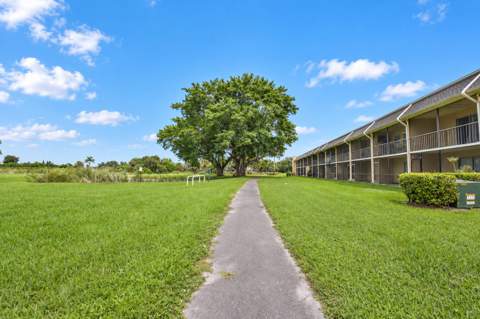 1604 Meadows Circle, Boynton Beach FL - photo 20 of 36